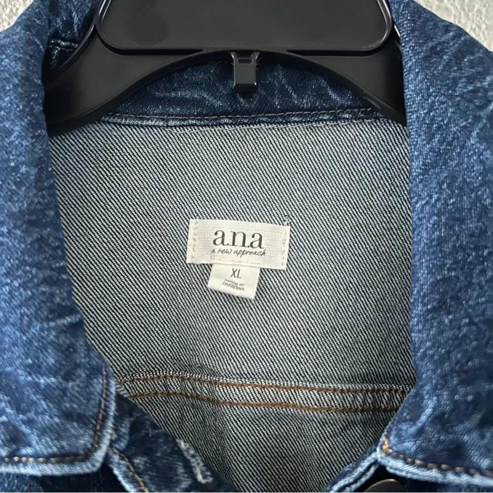 a.n.a A New Approach Denim Jean Jacket in Women’s XL - Picture 6 of 6